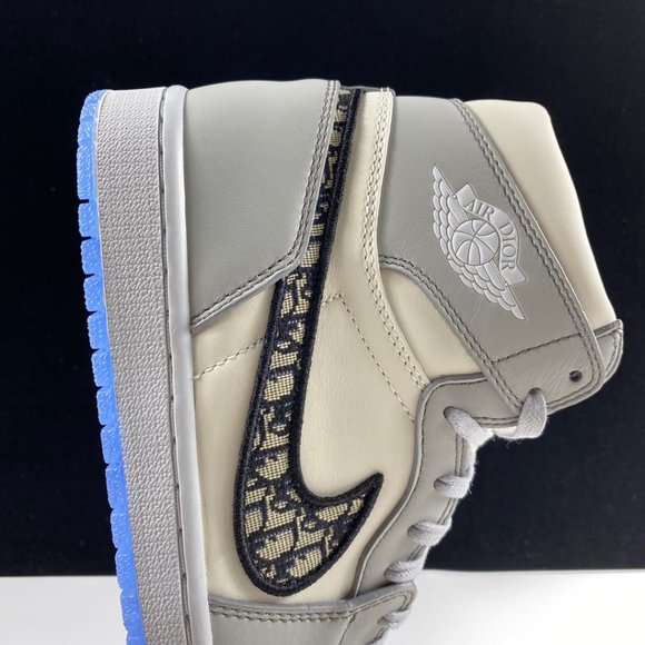 Athletic_Shoes